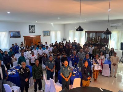 Foto bersama Unsur KKP, Akademisi Universitas Udayana, TNI AL Denpasar, Possi Bali, Jaladipa Dewata, Polairud Polda Bali, Kawan Alam, Bakamla