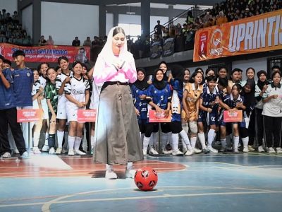 Anggota DPR Novita Hardini sebut potensi futsal Trenggalek luar biasa. UPRINTIS Futsal League 2026 jadi wadah talenta muda menuju kompetisi nasional.