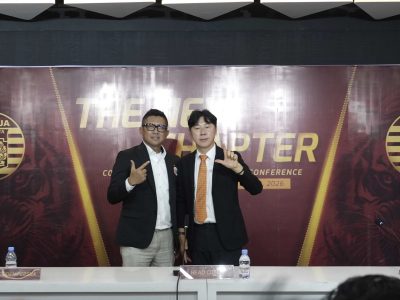 Shin Tae-yong (kanan) resmi jadi pelatih Persija untuk musim 2026/2027. Target juara dan janji tidak tampilkan pertandingan buruk untuk Jakmania/Foto: Media Persija