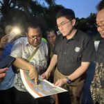 Staf Khusus Menko Infrastruktur Herzaky Mahendra Putra saat meninjau ruas jalan Serindang-Bukit Segoler di Kabupaten Sambas, Kalimantan Barat, Jumat (12/6/2026)/Foto: Istimewa
