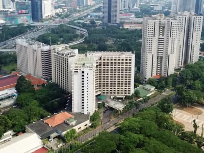 Pemerintah eksekusi Blok 15 GBK eks Hotel Sultan. Wamensesneg Bambang sebut perintah Prabowo tarik aset negara. Proses sempat ricuh, 69 diamankan.