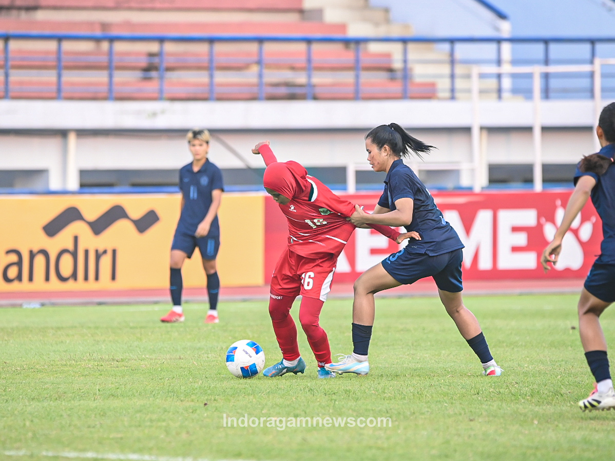 Bermain di Stadion Arcamanik, Bandung, Selasa (9/6/2026). Timnas Putri Indonesia ditahan Imbang Kamboja 1-1/Foto:Muhammad Farid/Indoragamnewscom