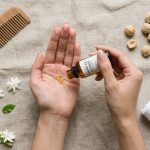 Minyak kemiri kaya vitamin E, omega-3, 6, 9, dan zinc. Atasi rambut rontok, ketombe, kulit kering, hingga flek hitam. Warisan Nusantara untuk rambut lebat dan glowing alami/Ilustrasi: Indoragamnewscom