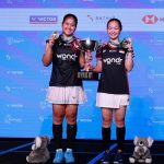 Rachel/Febi mengangkat tropy juara Australia Open 2025/Foto: PBSI