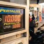Pemerintah tahan harga Pertalite Rp10.000 per liter dan Biosolar Rp6.800 per liter. Pertamina jamin stok BBM subsidi aman dan melimpah/Ilustrasi: Indoragamnewscom