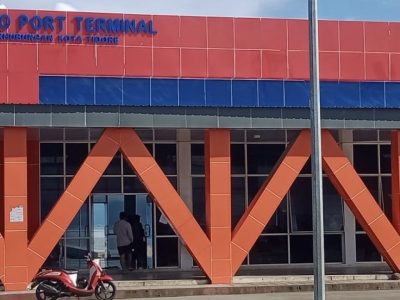 Pemkot Tidore tetapkan tarif angkot naik jadi Rp4.000 dan trayek tertentu hingga Rp24.000 imbas kenaikan BBM. Tarif pelajar tidak berubah.