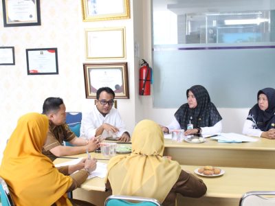 KIP Banda Aceh gandeng Disdukcapil perkuat validitas data pemilih. Sinergi ini untuk minimalkan data ganda dan pastikan hak pilih warga terjamin.