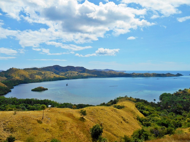 Bukit Cinta Labuan Bajo menawarkan pemandangan sunset spektakuler dari ketinggian/Foto: Indonesia Kaya