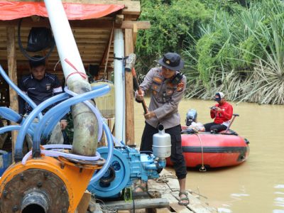 Polsek Kampar Kiri sita tiga rakit PETI di Sungai Subayang. Tiga mesin robin dan peralatan tambang ilegal diamankan, pemilik masih dalam penyelidikan.