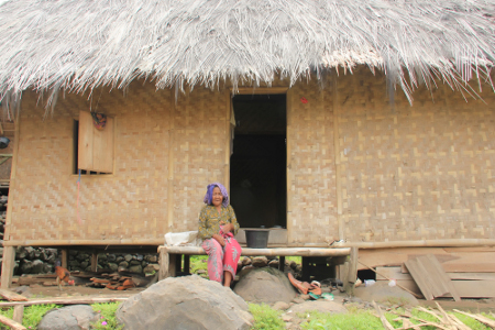 Kampung Adat Dukuh Dalam di Garut, permukiman tradisional tanpa listrik dan tembok yang menjaga arsitektur leluhur serta makam Syekh Abdul Jalil/Foto: Indonesia Kaya