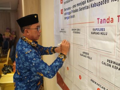 Wakil Bupati Kapuas Hulu Sukardi buka deklarasi damai Pilkades Serentak 2026. Ajak semua pihak jaga keamanan dan persatuan demi pesta demokrasi yang bermartabat.