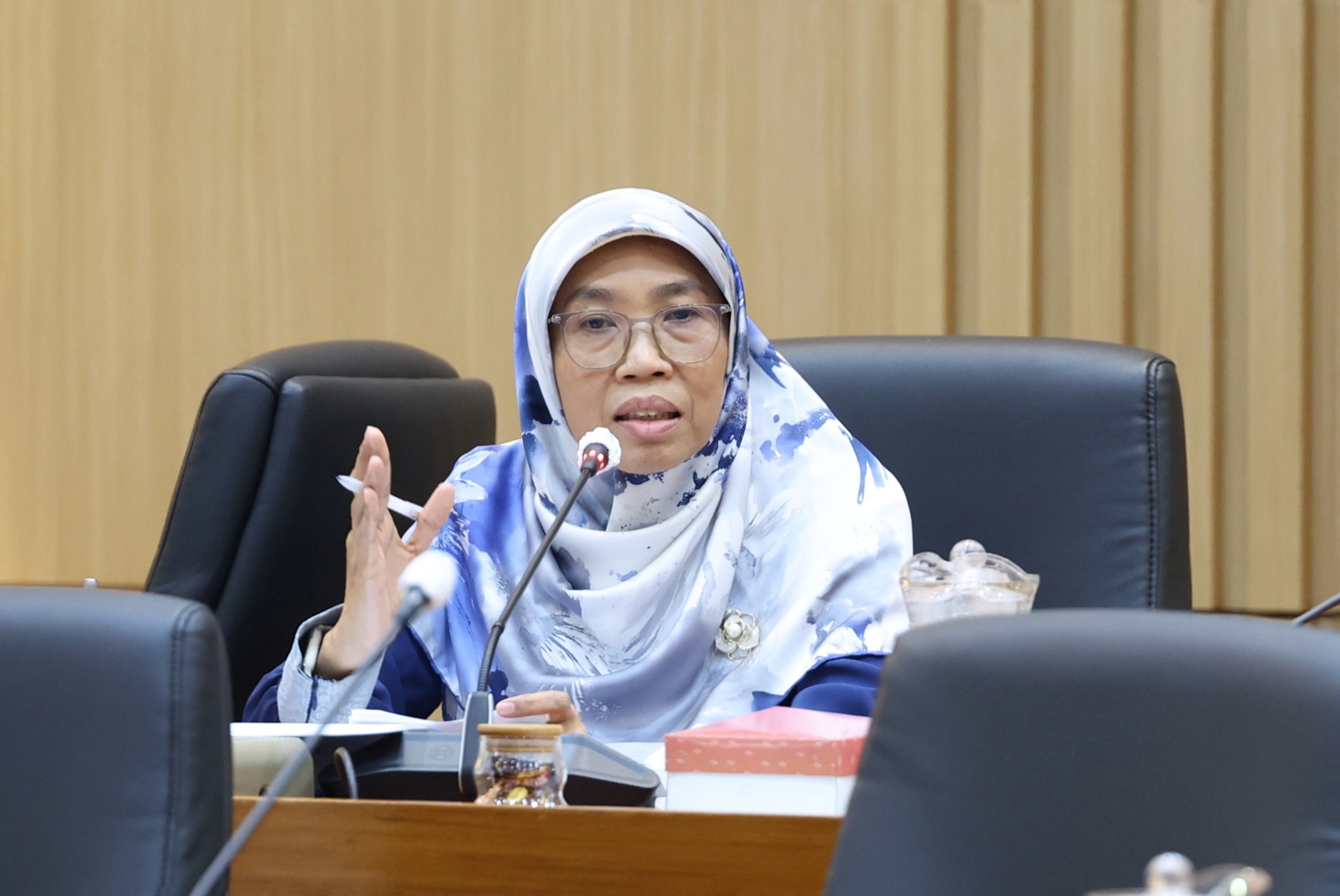 Anggota DPR Netty Prasetiyani sebut defisit BPJS Kesehatan Rp2 triliun per bulan. Ia minta evaluasi menyeluruh, bukan sekadar suntikan dana jangka pendek.