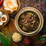 Rawon, sup hitam khas Jawa Timur, ternyata telah tercatat dalam naskah kuno Kakawin Bhomakaya (1042-1222 M) dan menjadi favorit bangsawan keraton.
