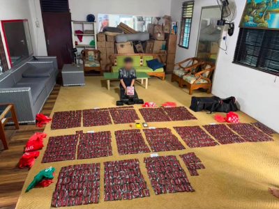 Polda Riau gagalkan penyelundupan 6,94 kg sabu dan 969 cartridge etomidate dari Malaysia. Tersangka IM ditangkap di hotel Pekanbaru/Foto: Istimewa