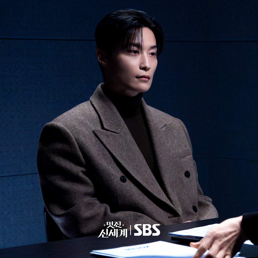 My Royal Nemesis rilis adegan Heo Nam Jun di ruang interogasi polisi. Cha Se Gye jatuh dalam perangkap Moon Do yang serang langsung perusahaannya setelah skandal deepfake/Foto: Soompi