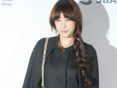 Seo In Young resmi bertunangan dengan CEO NP Choi Ji Hoon yang enam tahun lebih tua, setelah sebelumnya bercerai dari pengusaha non-selebriti pada 2024.