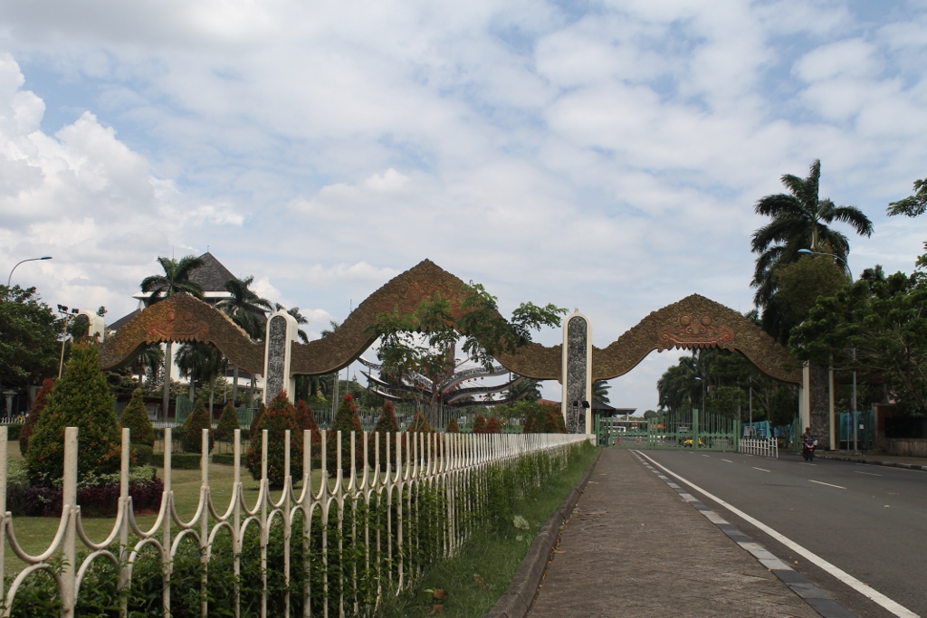 Gerbang utama sekaligus pintu masuk para pengunjung Taman Mini Indonesia Indah/Foto: Indonesia Kaya