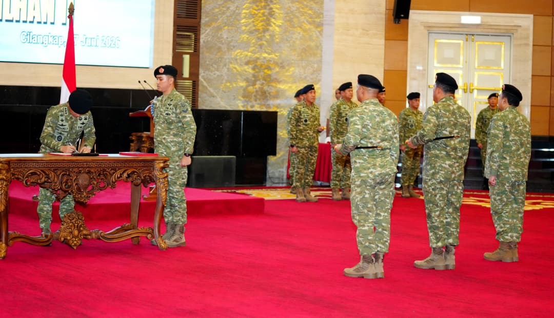 TNI gelar sertijab Dansesko TNI dan Pangkogabwilhan II di Mabes TNI. Marsdya Khairil Lubis jadi Dansesko, Marsda Muzafar pegang Pangkogabwilhan II/Foto: Puspen TNI