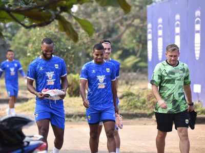 Persib gelar latihan perdana di GBLA untuk persiapan Liga 1 2026/2027. Semua pemain termasuk rekrutan asing ikut, kecuali yang dipanggil Timnas Senior./Foto: Muhamad Farid/Indoragamnewscom