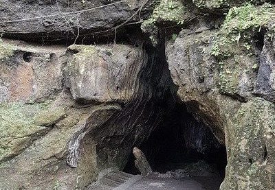 Wisata Religi Pamijahan di Tasikmalaya menyimpan Makam Syekh Abdul Muhyi dan Goa Safarwadi yang konon memiliki lorong spiritual menembus Makkah/Foto: Istimewa