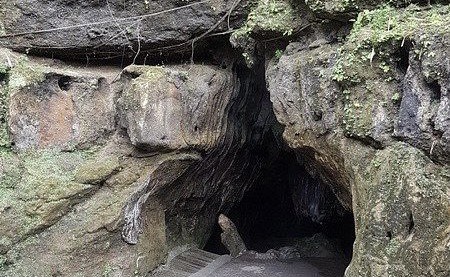 Wisata Religi Pamijahan di Tasikmalaya menyimpan Makam Syekh Abdul Muhyi dan Goa Safarwadi yang konon memiliki lorong spiritual menembus Makkah/Foto: Istimewa