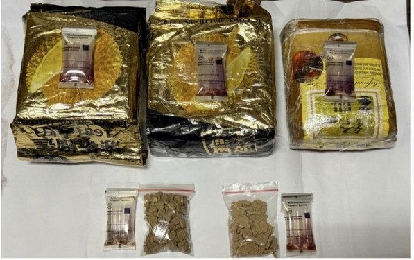 Polda Lampung gagalkan peredaran 5 kg sabu dan 202 butir ekstasi di Bakauheni. Empat tersangka diamankan, dua di antaranya oknum Brimob dan TNI AL/Foto: Tribrata Polda Lampung