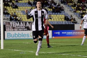 Arema FC datangkan bek Brasil Diego Luiz Landis untuk musim 2026/2027. Eks Terengganu FC dan FC Porto B ini diharapkan perkuat lini belakang Singo Edan/Foto: Instagram Diego Luiz