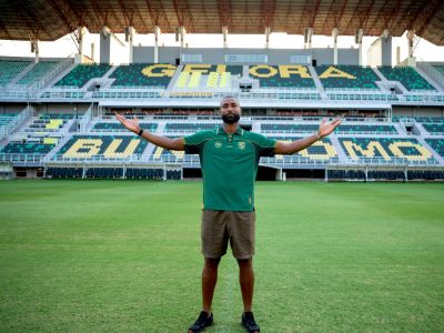 Persebaya Surabaya resmi rekrut Yuran Fernandes, bek tengah dari Tanjung Verde dengan tinggi badan jangkung 198 cm/Foto: Media Persebaya