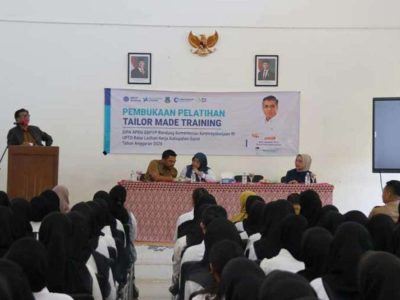 Disnakertrans Garut resmi buka pelatihan penjahit upper sepatu untuk 192 peserta di BLK Garut. Program berbasis kompetensi ini bekerja sama dengan BBPVP Bandung dan tiga pabrik alas kaki besar.