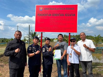 KKP sita 271 ikan arwana Super Red dan Golden dari PT AWL Pekanbaru karena perusahaan tak punya izin. Ikan dilindungi CITES, sanksi administratif menanti.