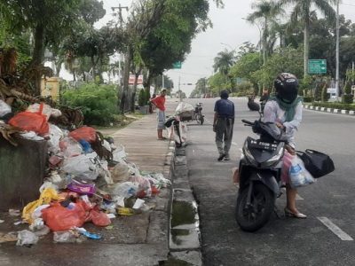 Wali Kota Pekanbaru Agung Nugroho mengatakan warga yang tolak LPS boleh buang sampah sendiri ke TPA, asal tidak buang sembarangan/Foto: Humas Pemkot Pekanbaru