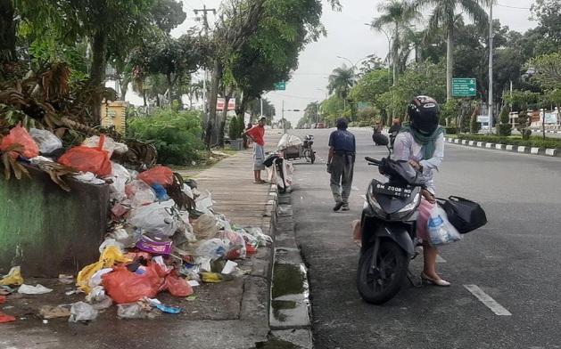Wali Kota Pekanbaru Agung Nugroho mengatakan warga yang tolak LPS boleh buang sampah sendiri ke TPA, asal tidak buang sembarangan/Foto: Humas Pemkot Pekanbaru