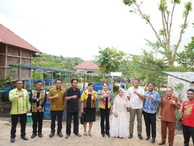 Bupati Sumba Barat Daya Ratu Ngadu Bonnu Wulla tinjau budi daya ikan lele di Desa Weerena dukung ketahanan pangan dan program makan bergizi gratis/Foto: Media Center SBD