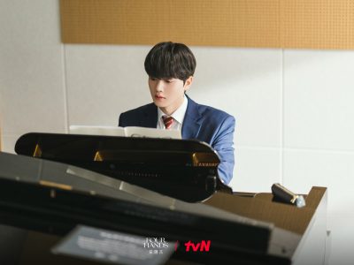 Song Kang kembali sebagai pianis perfeksionis Kang Bi Oh dalam drama Four Hands, Two Sonatas yang tayang 29 Agustus 2026/Foto: Soompi