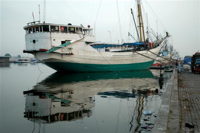 Pelabuhan Sunda Kelapa, saksi bisu sejarah maritim Nusantara sejak abad ke-12. Kini jadi wisata sejarah dengan kapal pinisi, Museum Bahari, dan Fatahillah/Foto: Indonesia Kaya