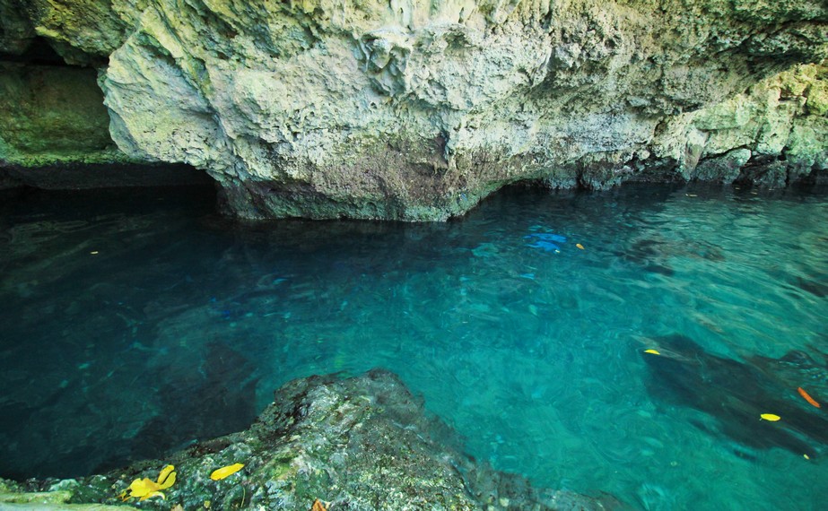 Kontamale, pemandian umum di Wakatobi dengan air jernih biru di ceruk karang. Gratis, strategis, dan menyegarkan. Nikmati keindahan alam Pulau Wangi-wangi/Foto: Indonesia Kaya
